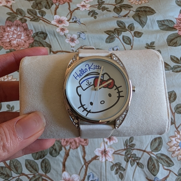 Hello Kitty Watch - Picture 2 of 6